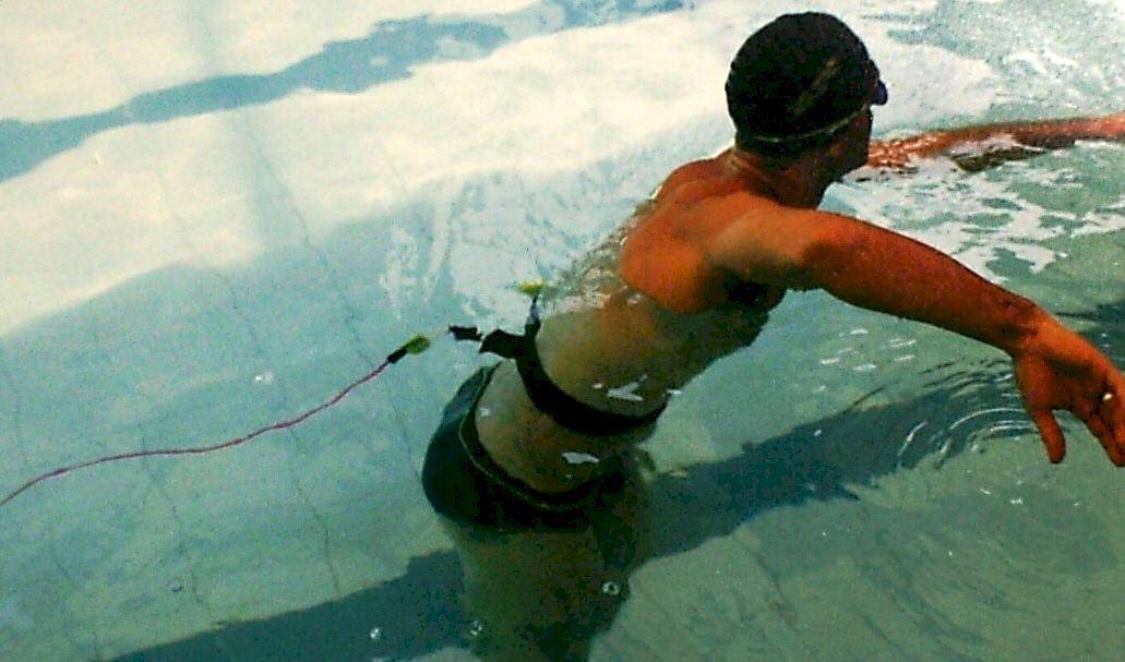 Imagem do cinto de natação Actual representando equipamentos aquáticos