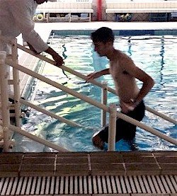 escada de piscina Actual para adultos e crianças