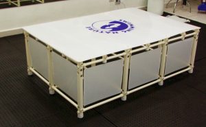 plataforma com placas de proteção laterais