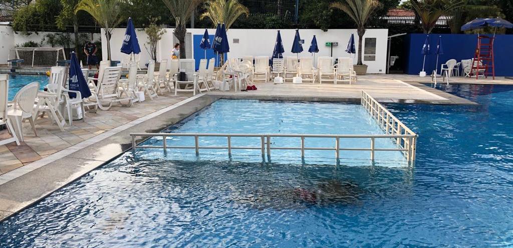 plataformas de fundo piscina Actual no clube A Hebraica SP