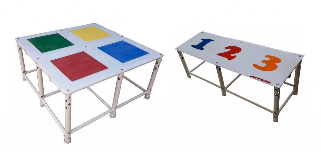 plataforma com sobreplaca antiderrapante colorida, e plataforma decorada com logos e adesivos de vinil