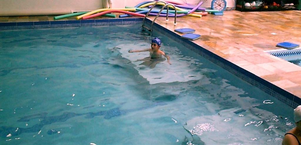 plataforma de piscina Actual 2x1 na piscina aula infantil