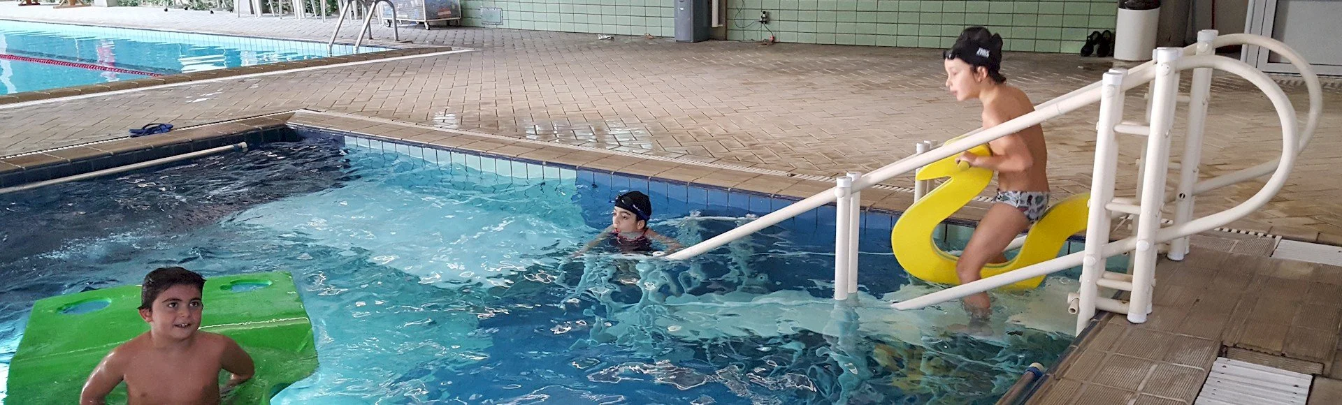 ACESSIBILIDADE NA PISCINA.