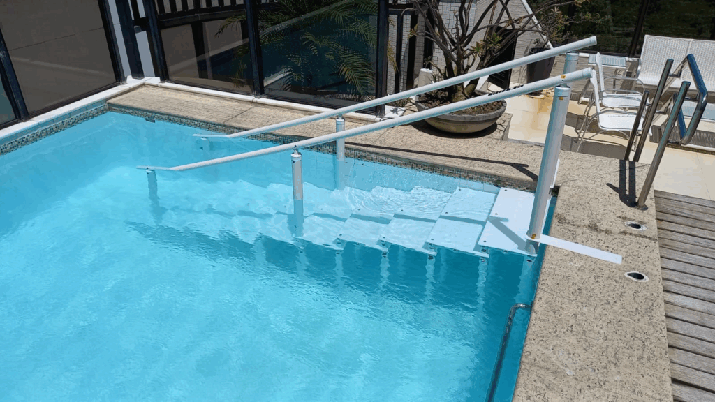 Escada de Acessibilidade à piscina Actual com 11 degraus