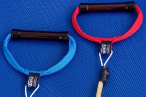 Manoplas do extensor. Detalhe do fecho de velcro triplo Manoplas do extensor. Detalhe do fecho de velcro triplo