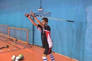 extensor elástico em exercício de arremesso extensor elástico em exercício de arremesso