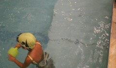 plataformas 1x1 ligadas, em aula de natação infantil plataformas 1x1 ligadas, em aula de natação infantil