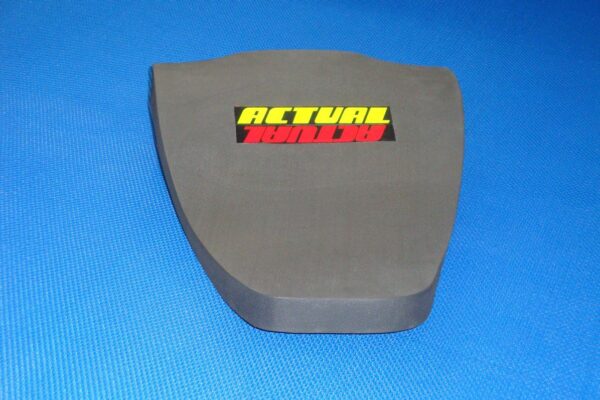 Prancha de Natação modelo Curle, vista frontal. Prancha de Natação modelo Curle apoiando nado de costas