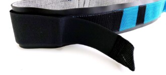 Detalhe do fecho de velcro e quick release do cinto de natação Detalhe do fecho de velcro e quick release do cinto de natação