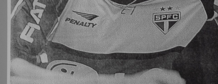 cinto de tração em janeiro 2000 usado por kaka no jornal Agora Em janeiro de 2000 o cinto de tração Actual deixou de ser 'segredo' ,quando o jornal Agora publicou uma foto icônica de um treino com o equipamento. O SPFC foi o primeiro cliente que fez uso profissional do cinto de tração Actual e sua equipe de preparadores desenvolveu a metodologia do uso da tração no futebol