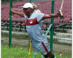 treino suspenso praticado pelo professor Djair Miranda, na India. Instagram treino suspenso praticado pelo professor Djair Miranda, na India. Instagram