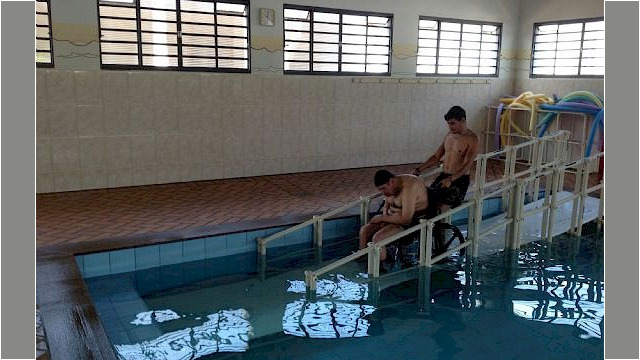 Rampa para piscina Actual® na APAE SRPQ - extensão completa Rampa para piscina Actual® na APAE SRPQ - extensão completa