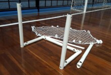 Primeiro são montadas as barras inferiores, conforme a imagem. Pré Montagem do Gol Caixote