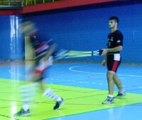 Treinamento na quadra com o cinto de tração Actual duplo Treinamento na quadra com o cinto de tração Actual duplo